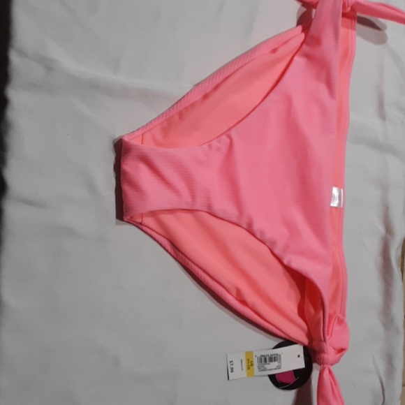 No boundaries two piece bathing suit - Picture 6 of 6